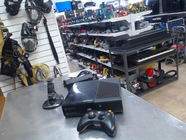 Xbox 360 e + man + fils + charg a man