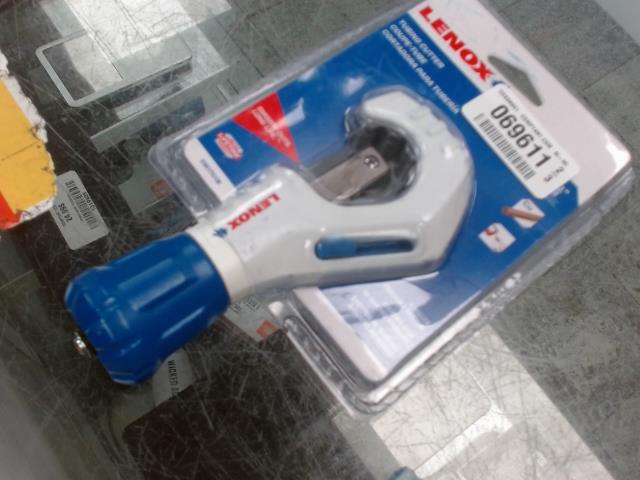 Tubing cutter