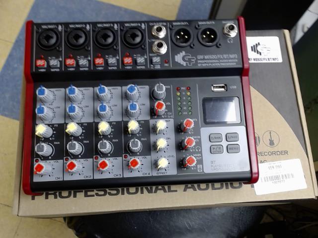 Mixeur 4 channel presque neuf