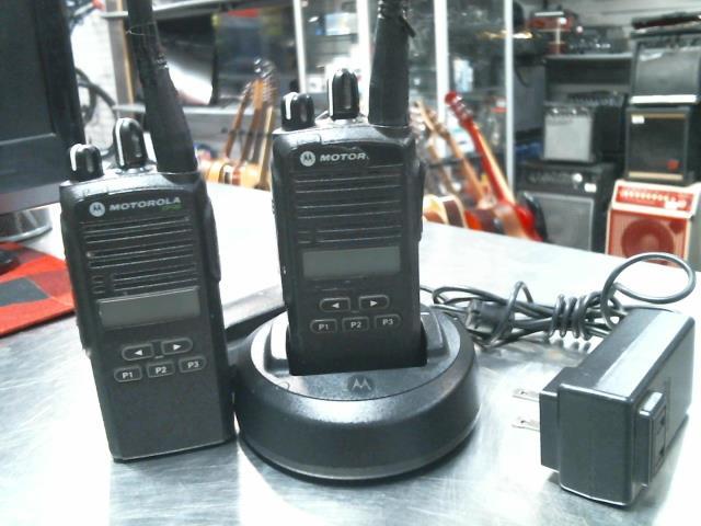 Pair de walkie talkie avec acc+batt