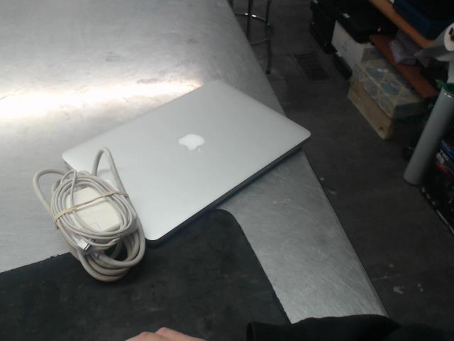 Mac book pro 2015 avec chargeur