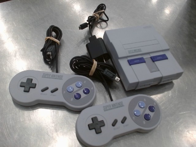 Super nintendo classique + 2 manettes/ac