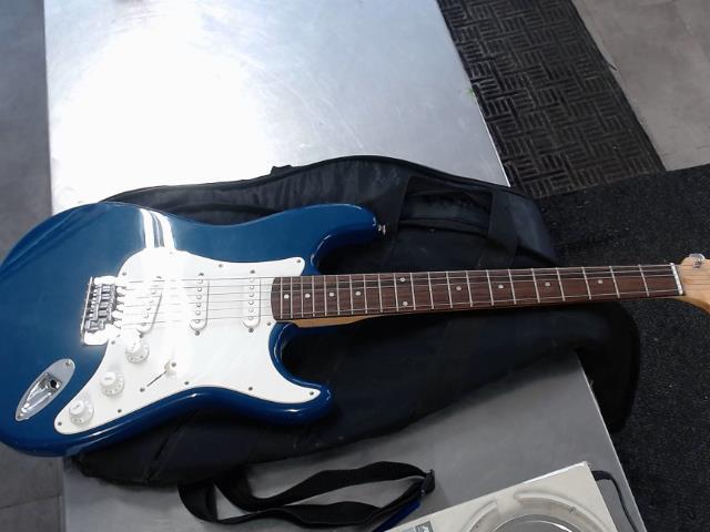 Squier strat guitar electrique bleu