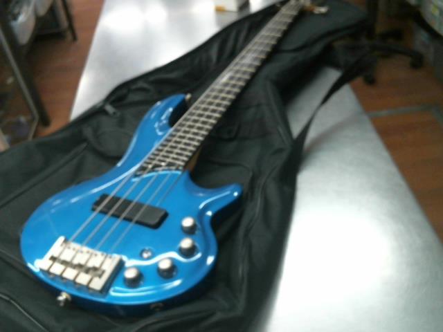 Basse 4 cordes + etui