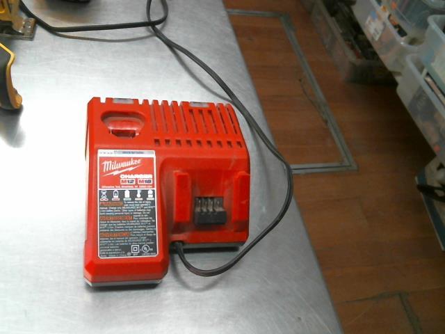 Chargeur milwaukee