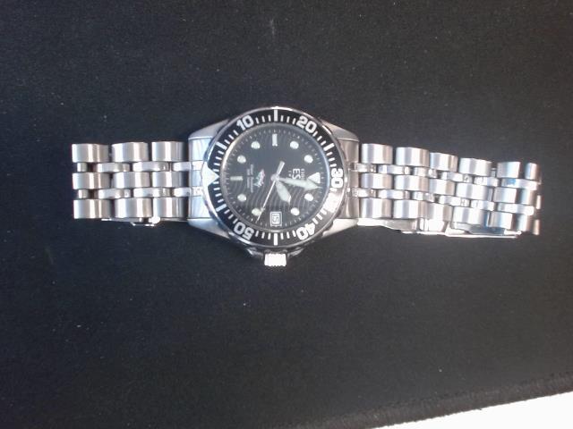 Black dial diver watch stainless full