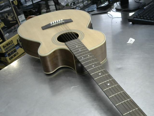 Guitar electro acoustic 12 corde dans ca