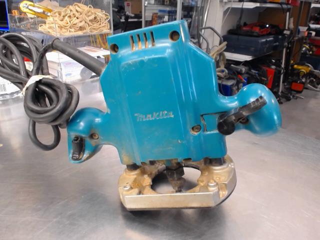 Plunge router makita