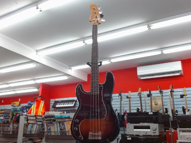 Classic vibe 60s precision bass