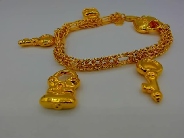 BARCELET AVEC CHARMS EN OR 18KT