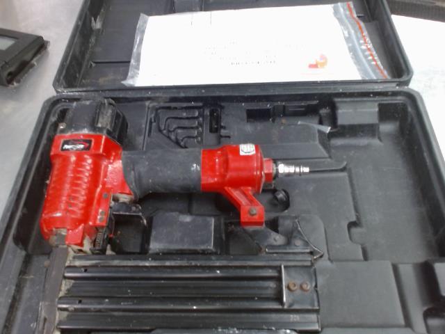 Nailer 18ga dans case paslode