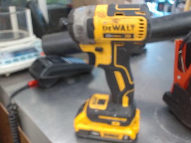 Impact dewalt +batt 2ah