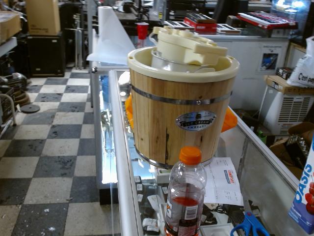 Ice cream maker