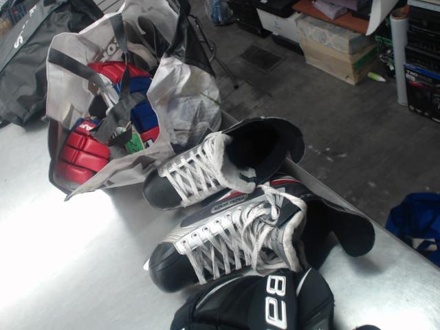 Bauer patin a glace 12'