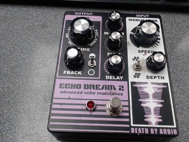 Pedal guitare mauve