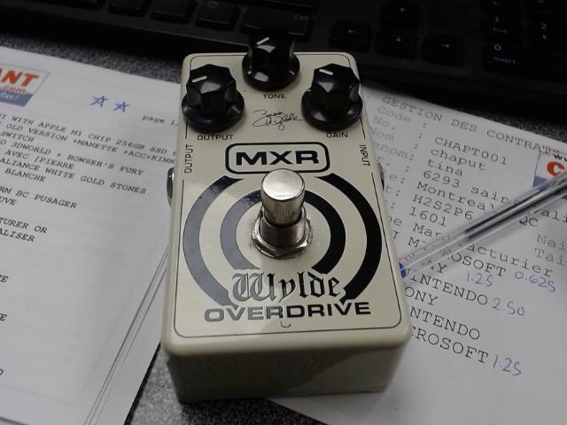 Pedal guitare blanc cream