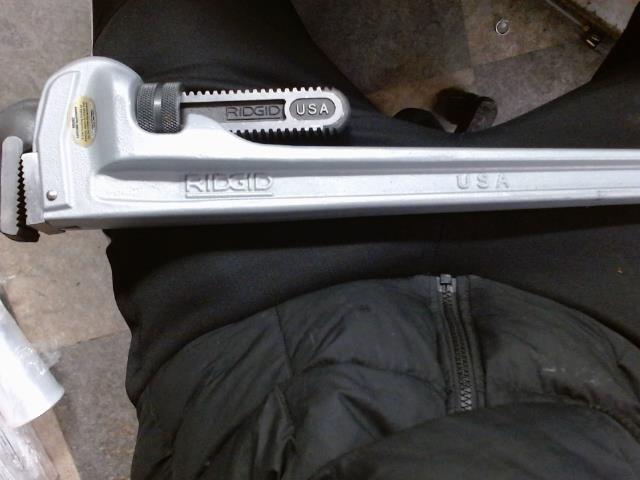 Pipe wrench