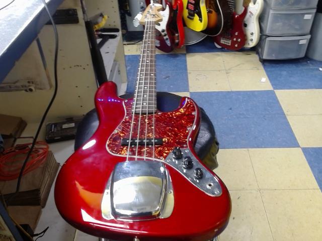 Bass squire rouge lave