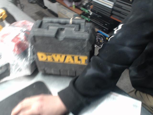 Laser dewalt           e