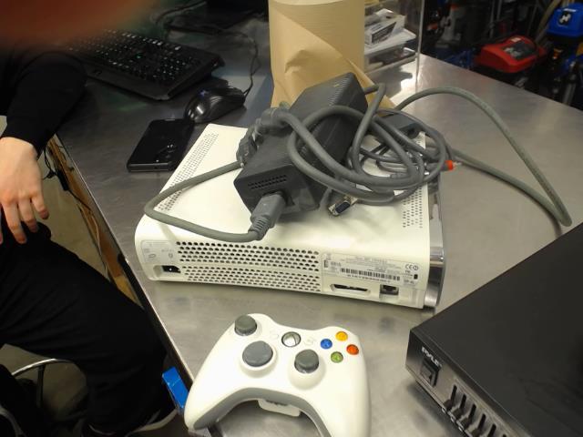 Xbox 360 avec fils et man