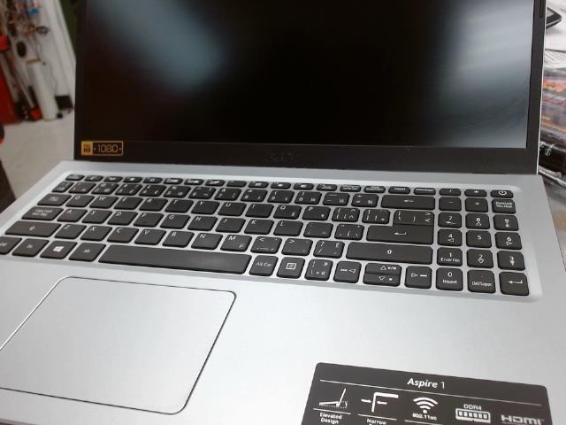 Laptop cendre/ram 4/64bits/