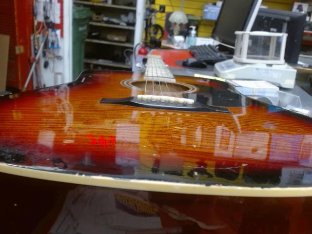 Guitare acoustic sun burst