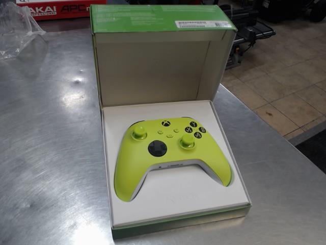 Manette pour xbox one ds boite