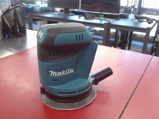 Sableuse makita 18v ss acc