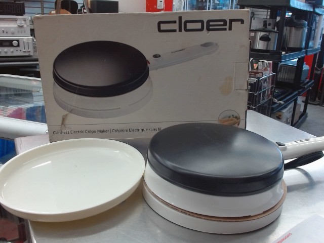 Cordless electric crepe maker