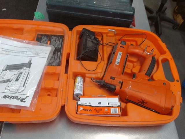 Paslode nail gun + accesoire + case