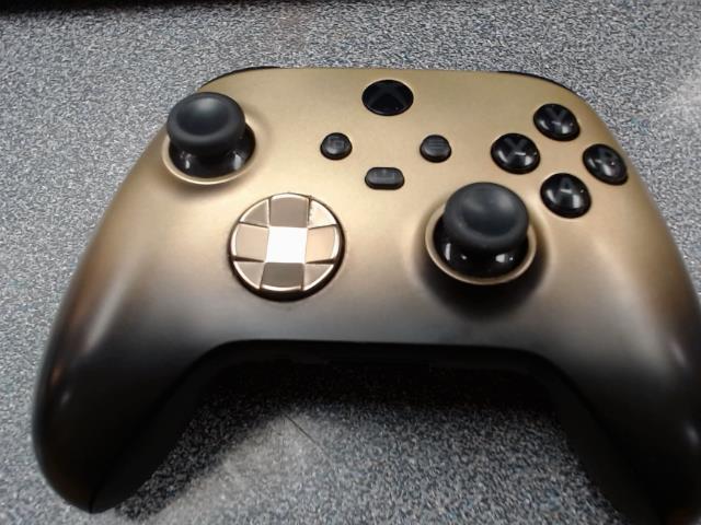 Manette xbox one series gold and black