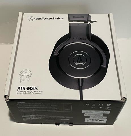 Professional monitor headphones in box