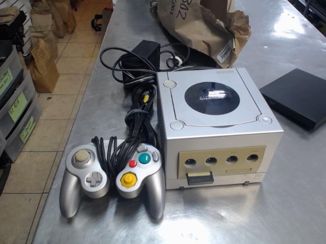 Gamecube + man + fils