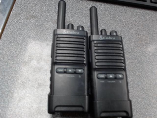 2 walkie talkie avec chargeur