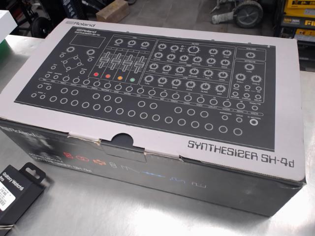 Synthesizer roland sh-4d +acc dboite