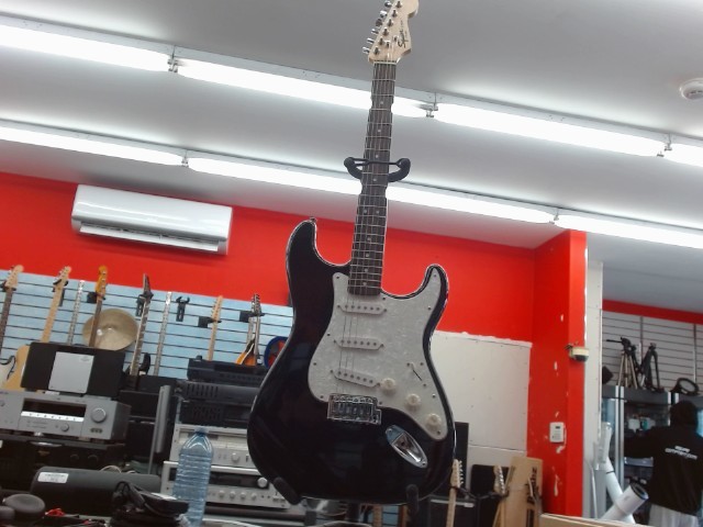 Guitar electrique stratocaster design ??