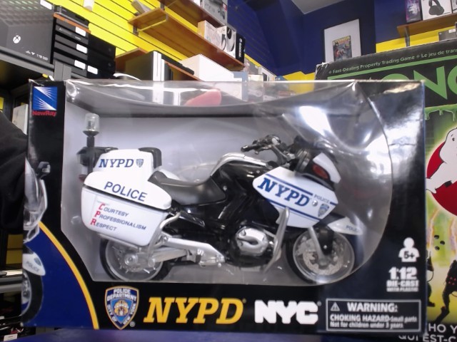 Die cast 1:12 nypd