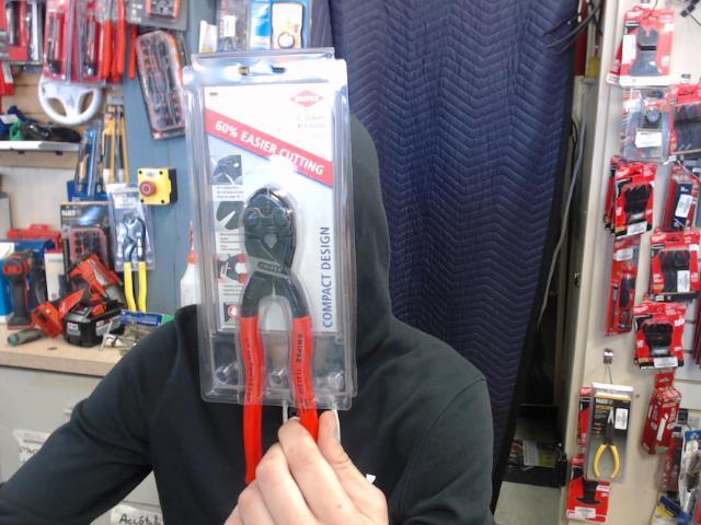 Bolt cutter