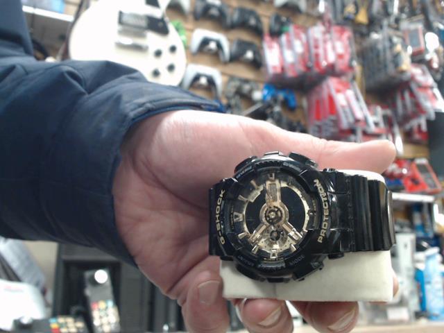 Montre rubber noir et gold