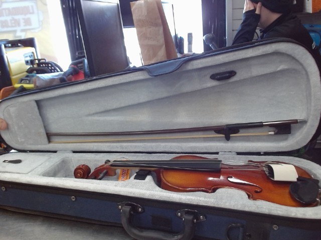 Violon 1/8+sac transport+archet