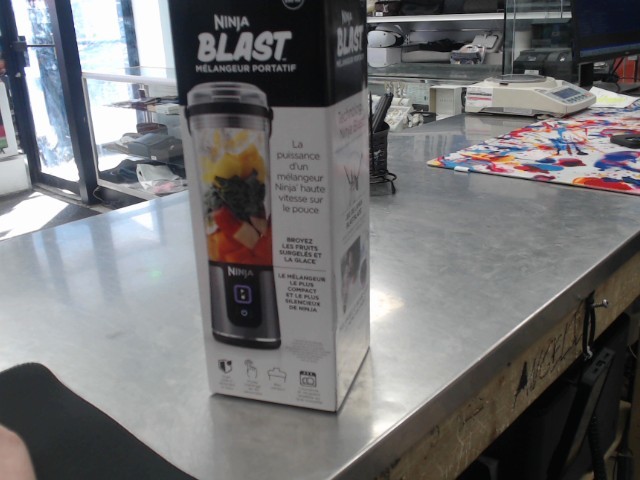 Ninja blast 18 oz neuf en boite