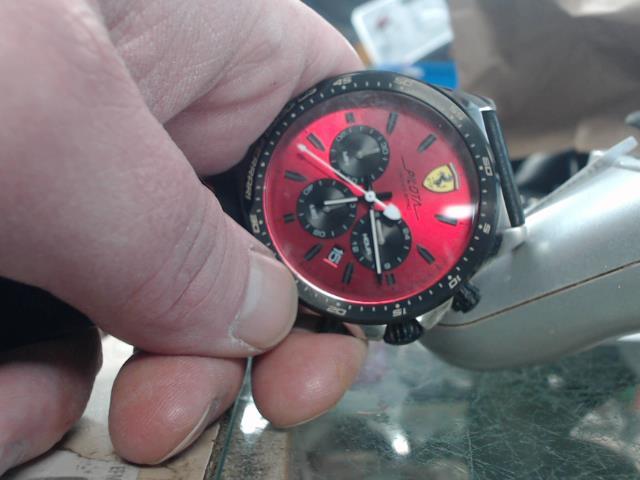 Montre ferrari rouge