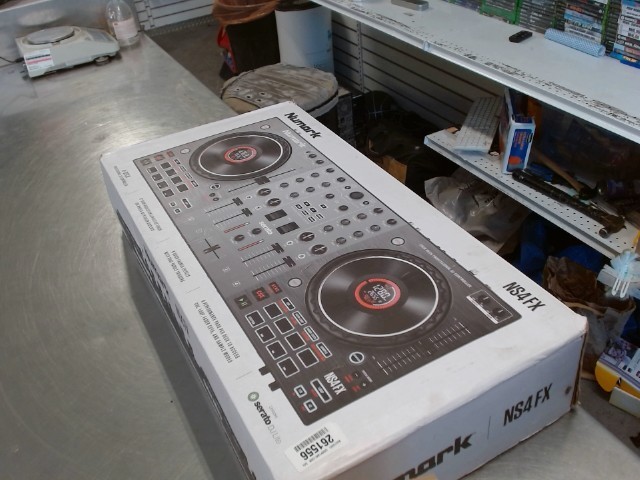 Table dj 4 deck  6'' in box avec chargeu