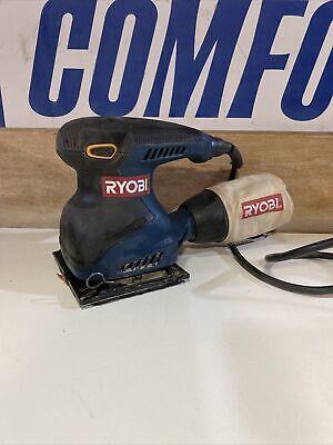 1/4 sheet palm sander wired + carry bag