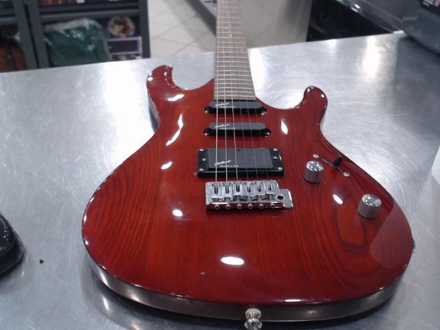 Guitare electrique en bois rouge