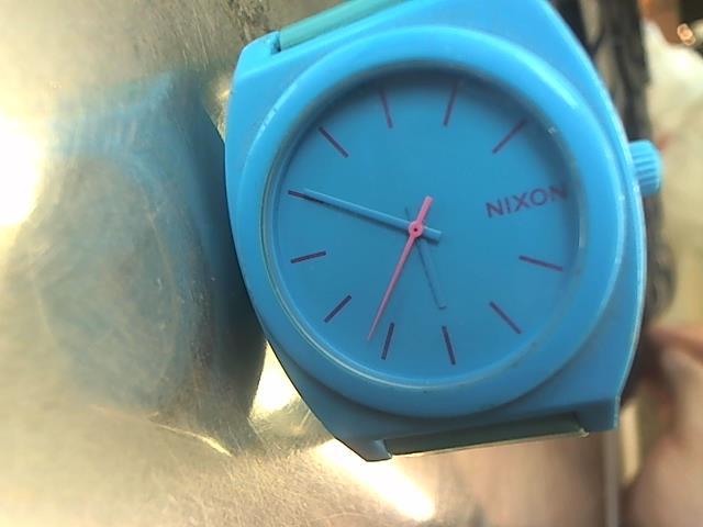 Montre nixon plastique bleu