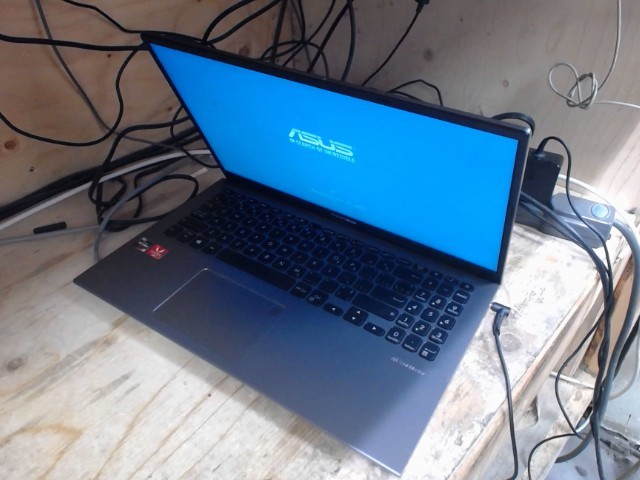 Laptop rysen 5-5300/512ssd/12gb ram