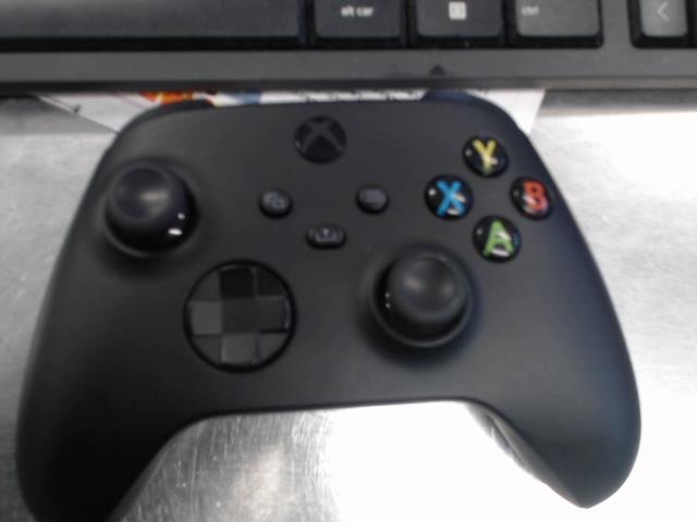 Black xbox one controller