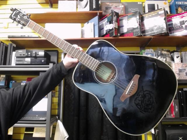 Guitare acoustique noire