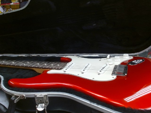 Guitare rouge